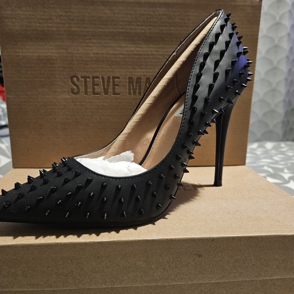 Shoe - Picture 4 of 4